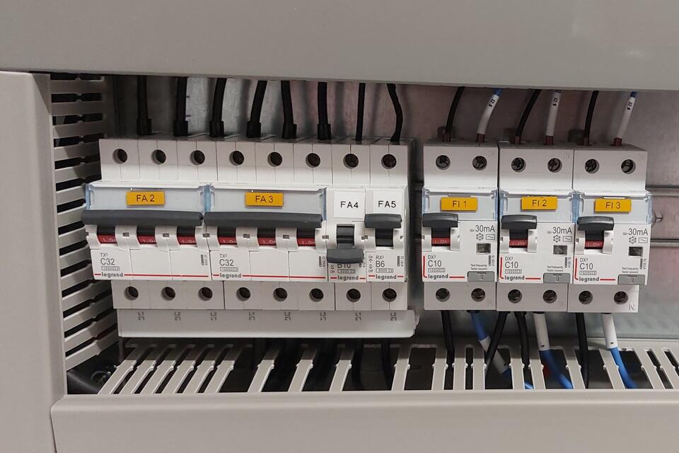 Circuit breaker